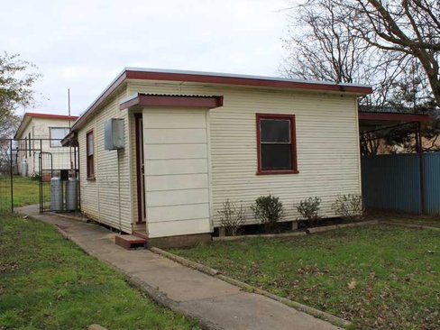 4 Bridge Street, TUMBARUMBA NSW 2653