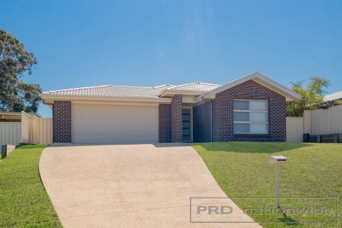 4 Brittany Avenue, RUTHERFORD NSW 2320