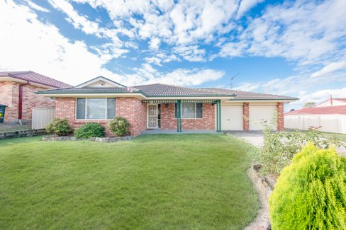 4 Budgeree Drive, ABERGLASSLYN NSW 2320