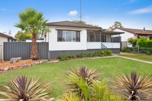 4 Burnham Close, THORNTON NSW 2322
