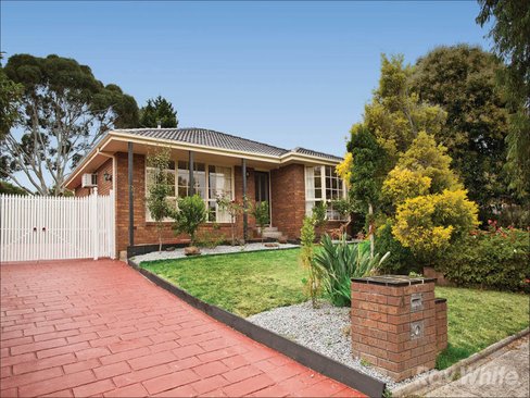 4 Cambridge Close Lysterfield 3156