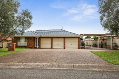 4 Carroll Avenue, RUTHERFORD NSW 2320