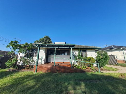 4 Collins Avenue, LURNEA NSW 2170