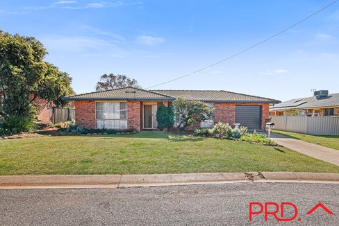 4 Craigends Place, TAMWORTH NSW 2340