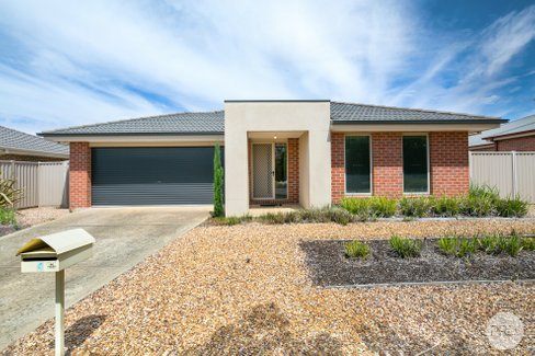 4 Creekstone Drive, ALFREDTON VIC 3350