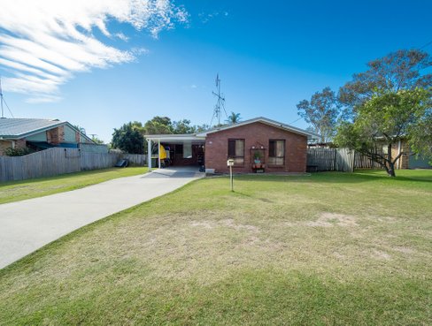 4 Debra Court, URANGAN QLD 4655