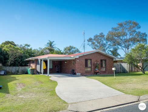 4 Debra Court, URANGAN QLD 4655