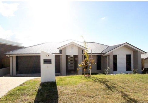 4 Deveney Drive, KIRKWOOD QLD 4680