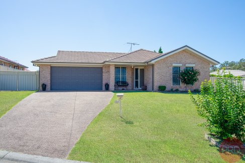 4 Dominic Cove, RUTHERFORD NSW 2320