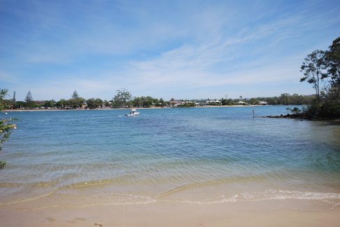 4 Elanora Drive, BURLEIGH HEADS QLD 4220