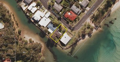 4 Elanora Drive, BURLEIGH HEADS QLD 4220