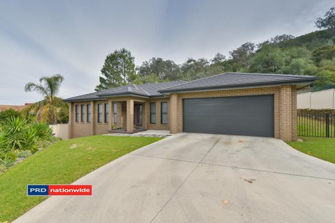 4 Errol Place, TAMWORTH NSW 2340
