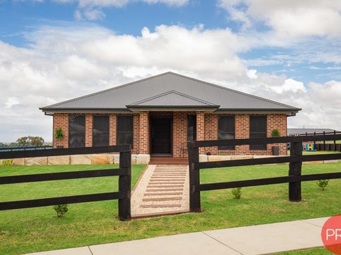 4 Esk Circuit, MAITLAND VALE NSW 2320