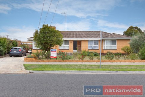 4 Evelyn Street, WENDOUREE VIC 3355