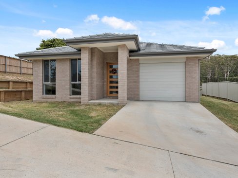 4 Fiddaman Road, EMERALD BEACH NSW 2456