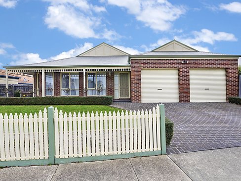 4 Finningley Court Highton 3216