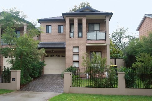 4 Forrest Rd, EAST HILLS NSW 2213