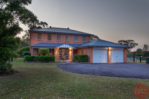 4 Freeman Drive, LOCHINVAR NSW 2321