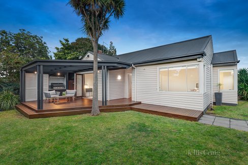 4 Gilmour Road Bentleigh 3204