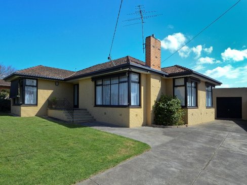 4 Glenys Court Belmont 3216