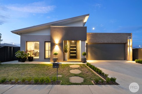 4 Grainger Parade, LUCAS VIC 3350