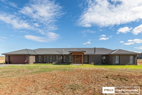 4 Horseshoe Place, TAMWORTH NSW 2340