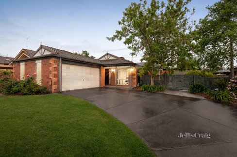 4 Kamarooka Drive Wattle Glen 3096