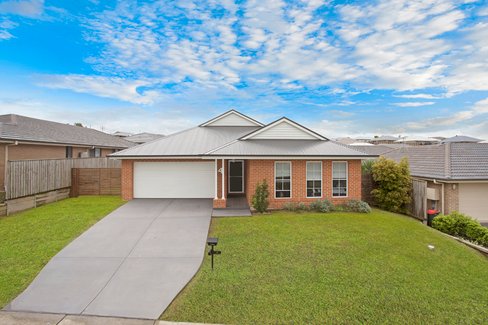 4 Les Circuit, GILLIESTON HEIGHTS NSW 2321