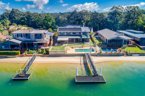 4 Linden Court, PALM BEACH QLD 4221