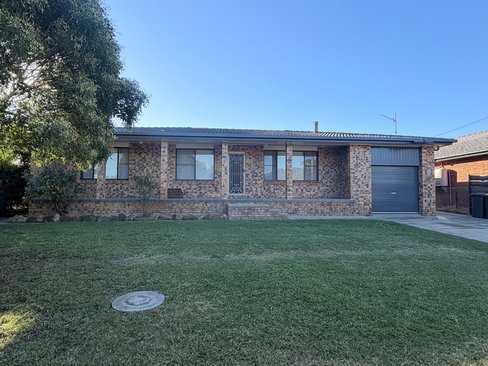 4 Lindon Crescent, TAMWORTH NSW 2340