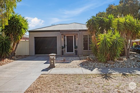 4 Manna Gum Drive, EPSOM VIC 3551