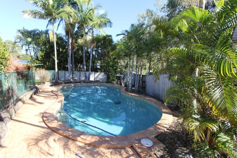 4 Manse Court, MOLENDINAR QLD 4214