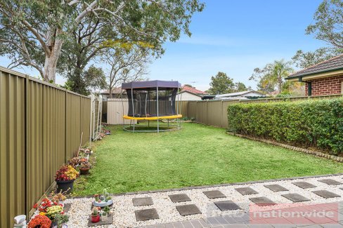 4 Matthews Avenue, EAST HILLS NSW 2213