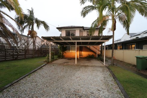 4 Miami Shore Parade, MIAMI QLD 4220