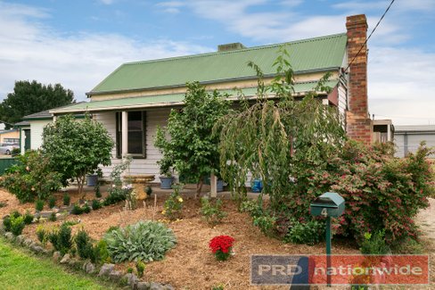 4 Miller Street, SEBASTOPOL VIC 3356