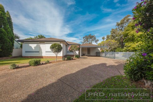 4 Mountbatten Close, RUTHERFORD NSW 2320