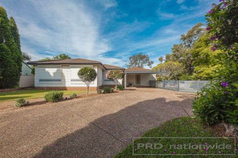 4 Mountbatten Close, RUTHERFORD NSW 2320