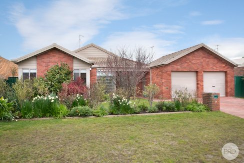 4 Newman Court, WENDOUREE VIC 3355
