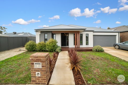 4 Oakbank Place, MARONG VIC 3515