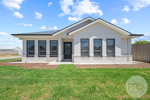 4 Paroo Place, TATTON NSW 2650