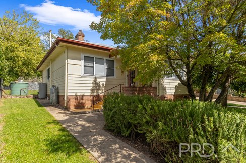 4 Pioneer Street, BATLOW NSW 2730