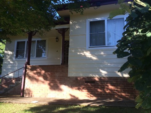 4 Pioneer Street, BATLOW NSW 2730