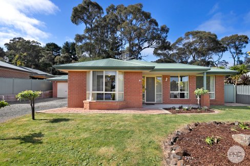 4 Ploughshare Drive, MOUNT HELEN VIC 3350
