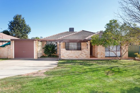 4 Quail Street, MOUNT AUSTIN NSW 2650