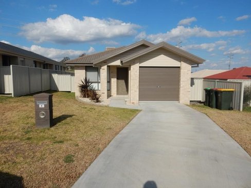 4 Red Cedar Cove, TAMWORTH NSW 2340