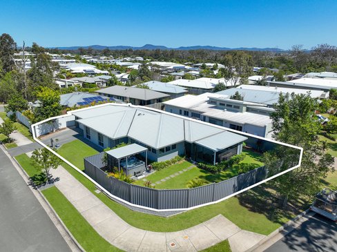 4 Red Gum Terrace, COOMERA QLD 4209