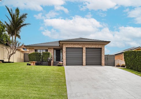 4 Reed Park Place, HORSLEY NSW 2530