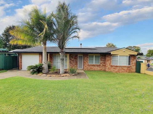 4 Rutherglen Drive, ST ANDREWS NSW 2566