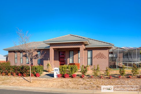 4 Sanctuary Place, TAMWORTH NSW 2340