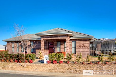 4 Sanctuary Place, TAMWORTH NSW 2340